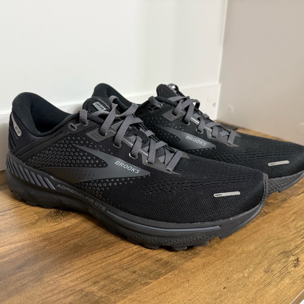 Brooks Adrenaline GTS Black Running Shoes
